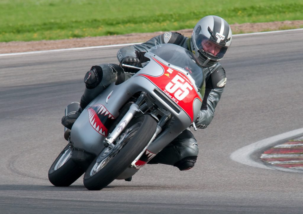 Roadracing. Motorcykel på bana