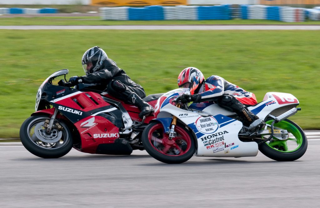 Roadracing. Motorcyklar på bana